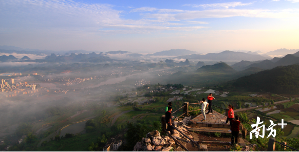 巾峰遠眺。張志勇 攝