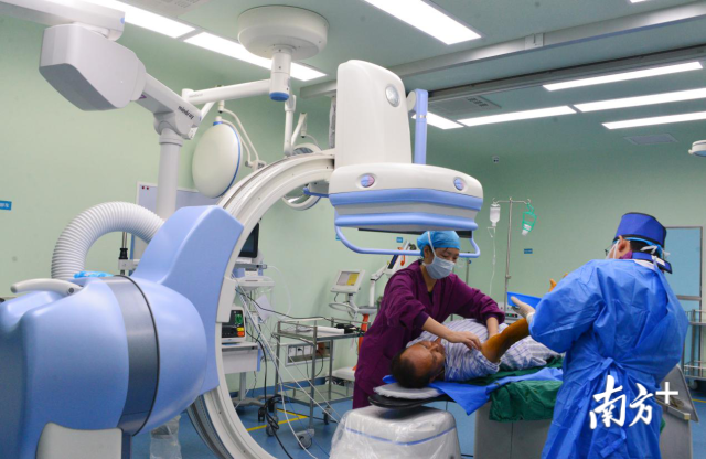 連州形成“基層檢查、基層收費、上級診斷”就醫(yī)新格局，有效解決群眾“看病難、看病貴、看病遠”難題。黃津 攝