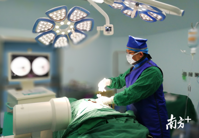 建立起了縣鎮(zhèn)村“一網(wǎng)化”區(qū)域分級診療平臺，切實解決群眾“看病難”。