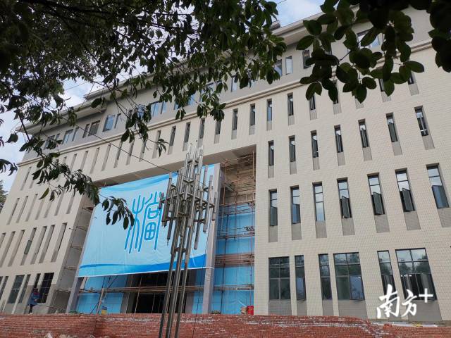 位于連州市青少年宮北側(cè)的連州市檔案館新館。