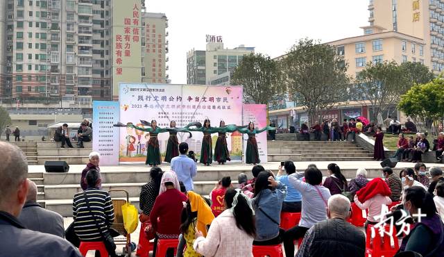 3月14日，連州開展“踐行文明公約，爭當(dāng)文明市民”主題2021年連州市文明城市創(chuàng)建活動(dòng)走進(jìn)社區(qū)活動(dòng)。段燦 攝